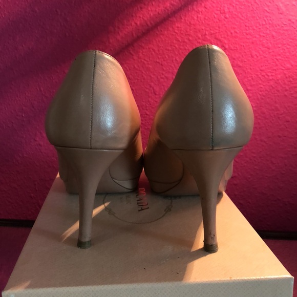 Prada basic nude pumps - Picture 2 of 7